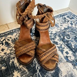 Free bird Axel sandals